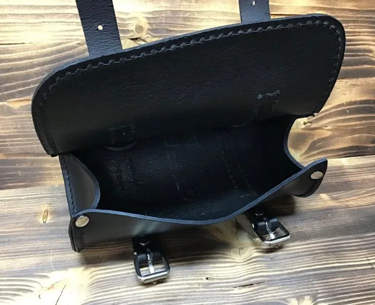 Barilotto Porta Attrezzi a Rullo Moto Custom Piccolo Rotondo in Cuoio Nero - Ricambi e Accessori Moto