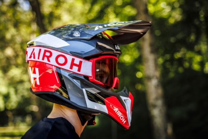 Casco Motocross Airoh Wraaap Conquer Gloss ECE 22.06 - Abbigliamento e Accessori